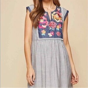 Savannah Jane Floral Embroidered Women’s Blue and White Stripe Dress Size Small